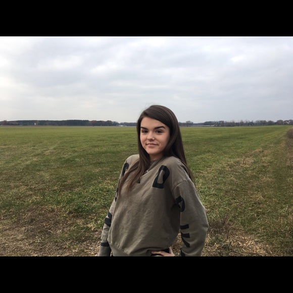 Meet your Posher, Eliza - Picture 4 of 4